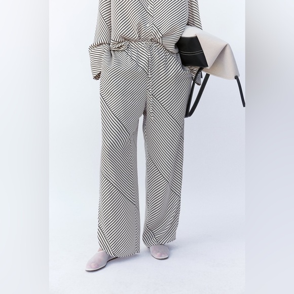 H&M NWOT Geometric Print Pattered Pull on Pants Drawstrings Size L Satin Striped - Picture 1 of 8